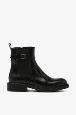 Dam billi bi Boots