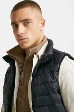 Studio Total Vast Lightweight Vest New
